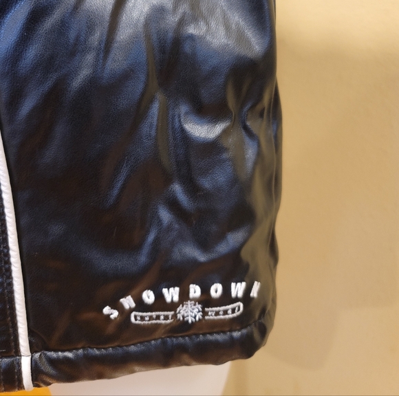 Girl's Black Puffer Vest - Picture 4 of 8